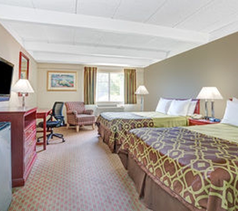 Travelodge by Wyndham Iowa City - Iowa City, IA