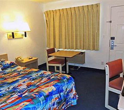 Motel 6 - Longview, TX