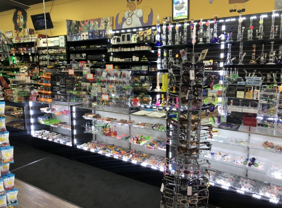 Puffs smoke & vape - Hazel Park, MI