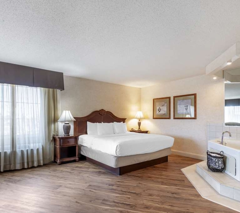 Best Western Plus Steeplegate Inn - Davenport, IA