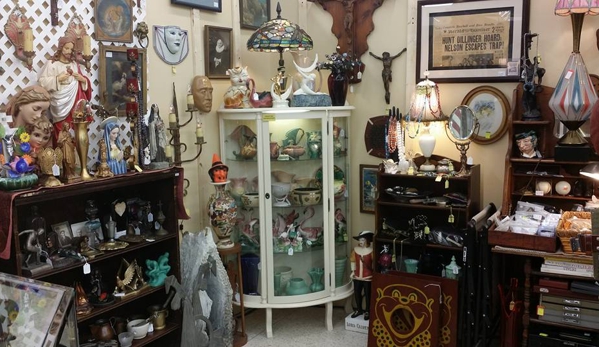 Antiques & Uniques - Wickliffe, OH