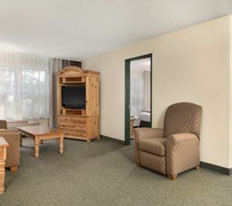 Country Inns & Suites - Mason City, IA