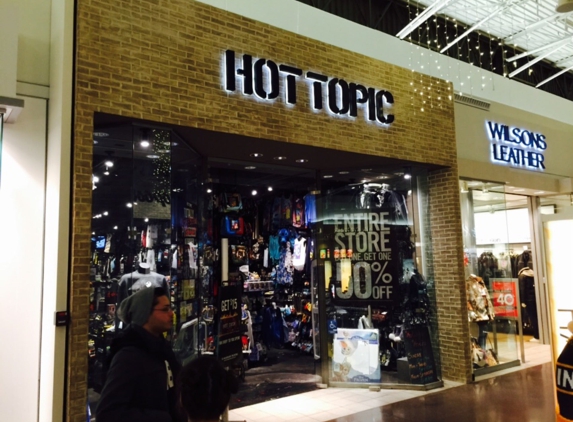 Hot Topic - Chicago Ridge, IL