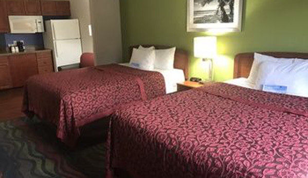 Days Inn & Suites by Wyndham Fort Myers Near JetBlue Park - Fort Myers, FL