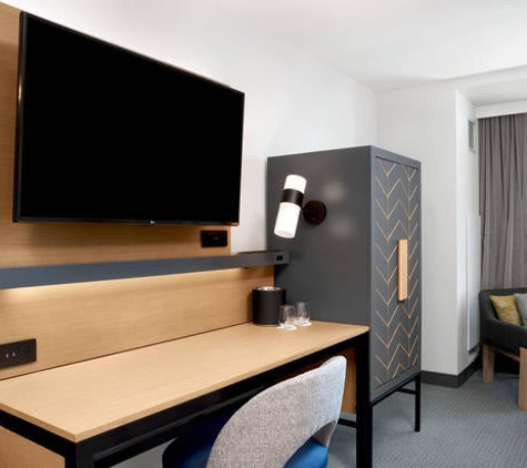 Courtyard by Marriott - Boston, MA