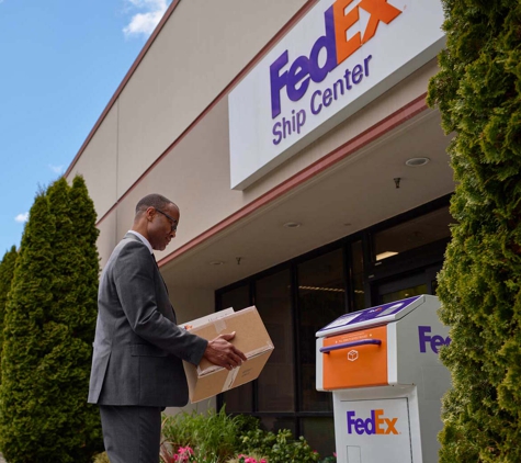 FedEx Ship Center - Visalia, CA