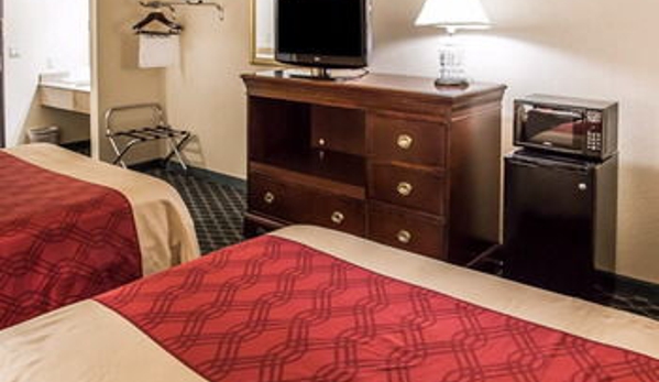 Econo Lodge - Cedar Rapids, IA