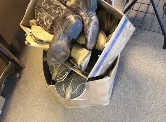 Rob Williamson Shoe and Boot Repair - Decatur, TX. Here's how we store your boots!