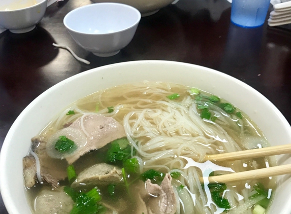 Hot Bowl Noodle - Lynwood, CA