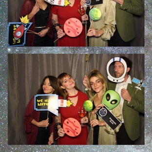 Flash Cube Photo Booths - Cincinnati, OH