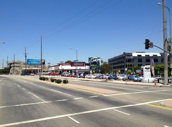 North Hollywood Toyota - North Hollywood, CA