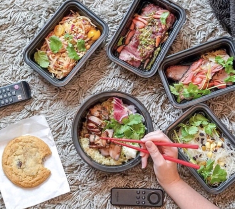 A1 Restaurant Solutions - Miami, FL. Perfect example of mixed packaging products. A 7inch bowl with an 8x6 deep take out container perfectly displaying ones creation. #packagingdesign #takeout #ubereats #foodporn #packagingsolutions #takeoutfood #yummy