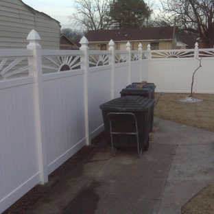 Americas Fence & Deck Company - Warrenton, MO. sun burst top vinyl privacy fence installed in St. Louis  Mo