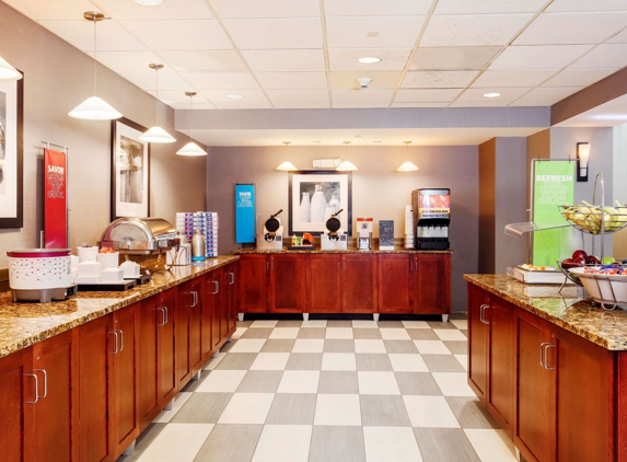 Hampton Inn & Suites Poughkeepsie - Poughkeepsie, NY