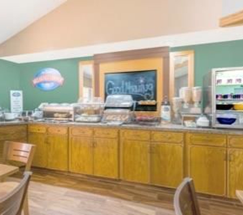 Baymont Inn & Suites - Marshalltown, IA