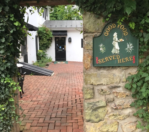 Hunter's Head Tavern - Upperville, VA