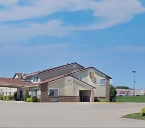 Super 8 by Wyndham Charles City - Charles City, IA