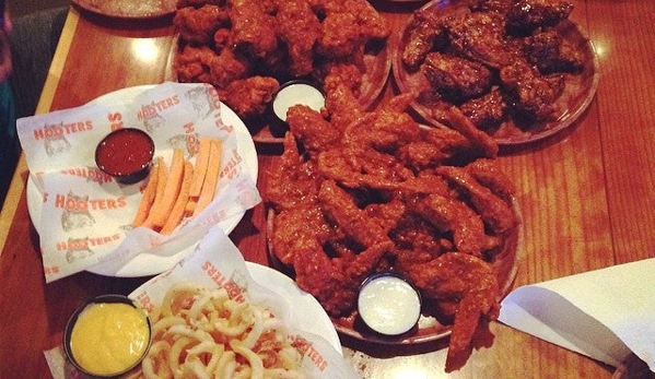 Hooters - Farmingdale, NY