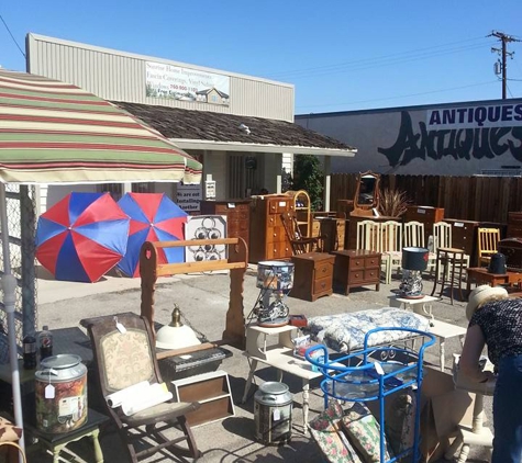 C Street Station Vintage & Antiques - Hesperia, CA