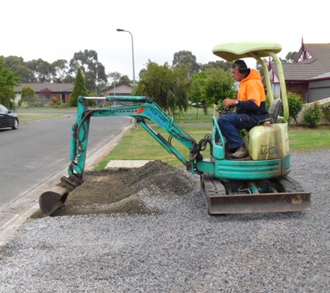 Don Barry's Bobcat Hire - Norlane, VIC. Nikon SnapBridge