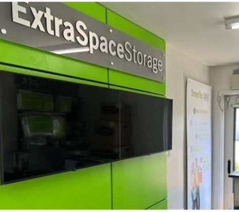 Extra Space Storage - Oakland, CA