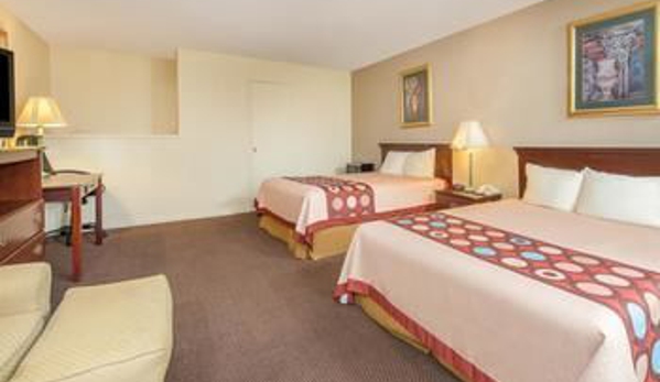 Super 8 by Wyndham Centerville-Richmond - Centerville, IN