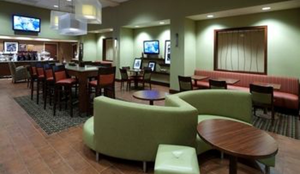 Hampton Inn & Suites Winston-Salem/University Area - Winston Salem, NC