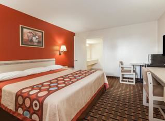 Super 8 by Wyndham Athens TX - Athens, TX