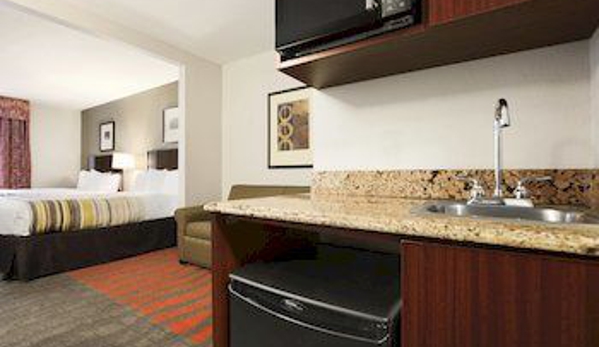 Country Inns & Suites - Dearborn, MI