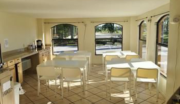 Country Hearth Inns and Suites - Kissimmee, FL