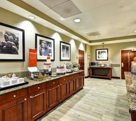 Hampton Inn & Suites Fredericksburg-at Celebrate Virginia - Fredericksburg, VA