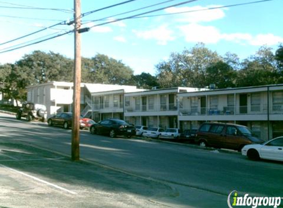 Oaks Apartments - San Marcos, TX