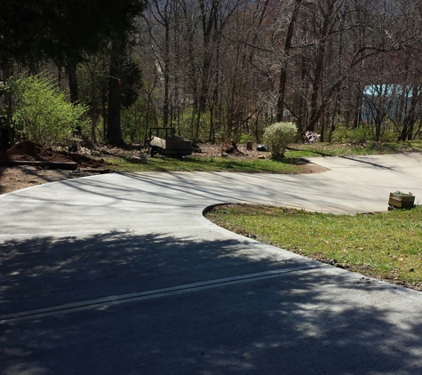 Cash Thomas Concrete. Just finished another driveway in fountain city tn