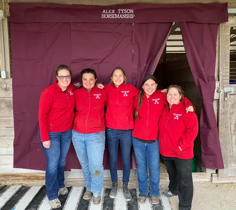 Alex Tyson Horsemanship - Fenton, MI. 2021 show team at USAWE Region 5 regionals