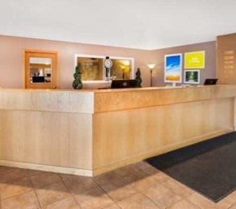 Days Inn - Manistee, MI