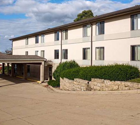 Econo Lodge - Maquoketa, IA