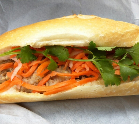 Pho Banh Mi Che Cali - Pasadena, CA