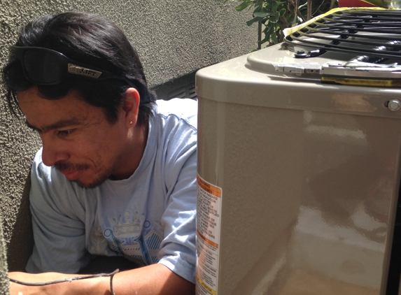 Airmakers Heating and Air Conditioning - San Diego, CA. Working Hard to install our new air conditioner