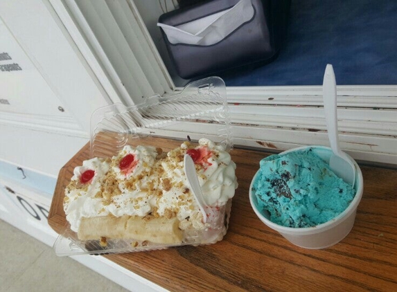 Ro's Harbor Scoops - Gloucester, MA