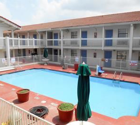 Motel 6 - Plano, TX