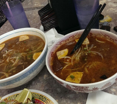 Duc Chuong Bun Bo Hue Midnite - Houston, TX