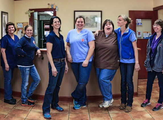 Lee Veterinary Clinic - Atmore, AL. Staff at Lee Vetinary Clinic