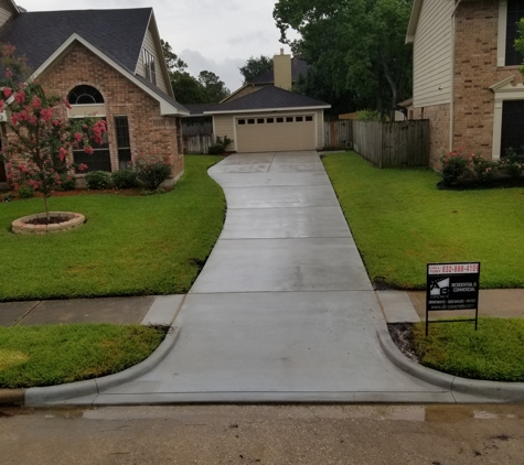 AB Concrete - Houston, TX. 1,300 sq.ft. driveway. Finished in three days.