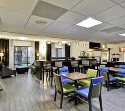 Hampton Inn Austin-North @ I-35 & Hwy 183 - Austin, TX