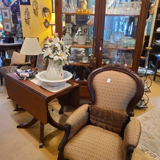 Revived Designs Antiques Store and Fine Art Restoration Service - Lafayette, LA