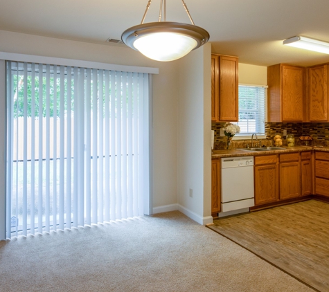 Lakeville Townhome Apartments - Virginia Beach, VA