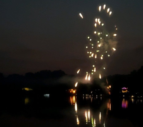 Neshonoc Lakeside Campground - West Salem, WI