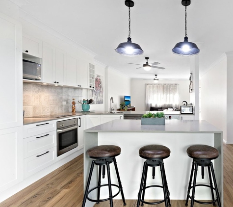 Builders Discount Warehouse - Arundel, QLD. Cheapest assembled 2pac kitchen cabinets in Brisbane