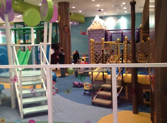 Giggles N Hugs-Childrens Restaurant and Playspace - Glendale, CA