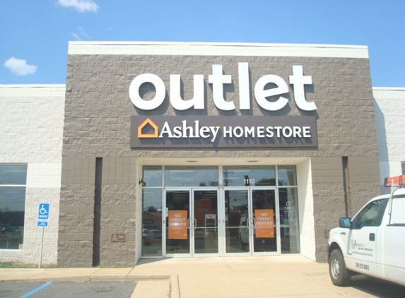 Ashley HomeStore Outlet - Shreveport, LA